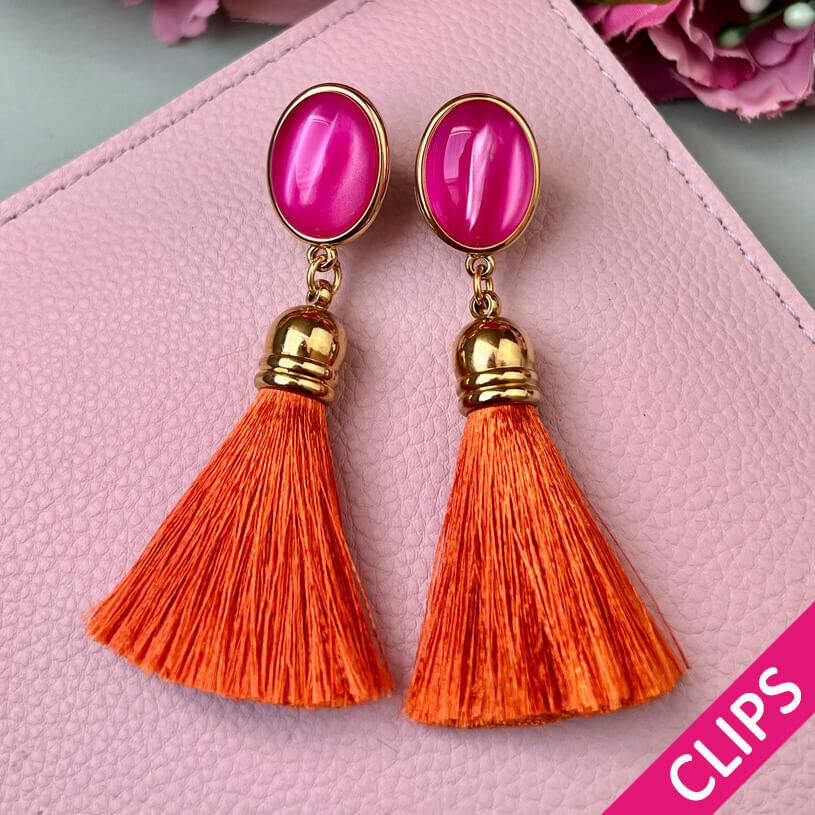 SchwesterSchwester Vergoldete Ohrclips in Pink mit Quaste in Rostorange von AmuseToi Im Verkauf