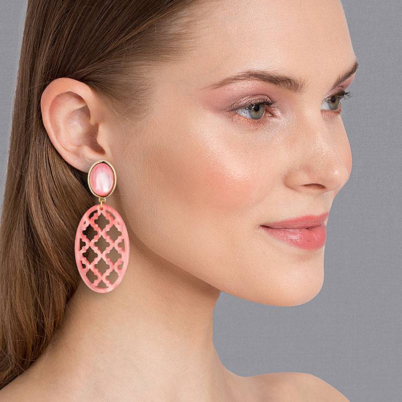 SchwesterSchwester Hellrosa Ohrstecker mit perlmutt schimmerndem Oval im Marrakesch Stil von AmuseToi Sonderangebote