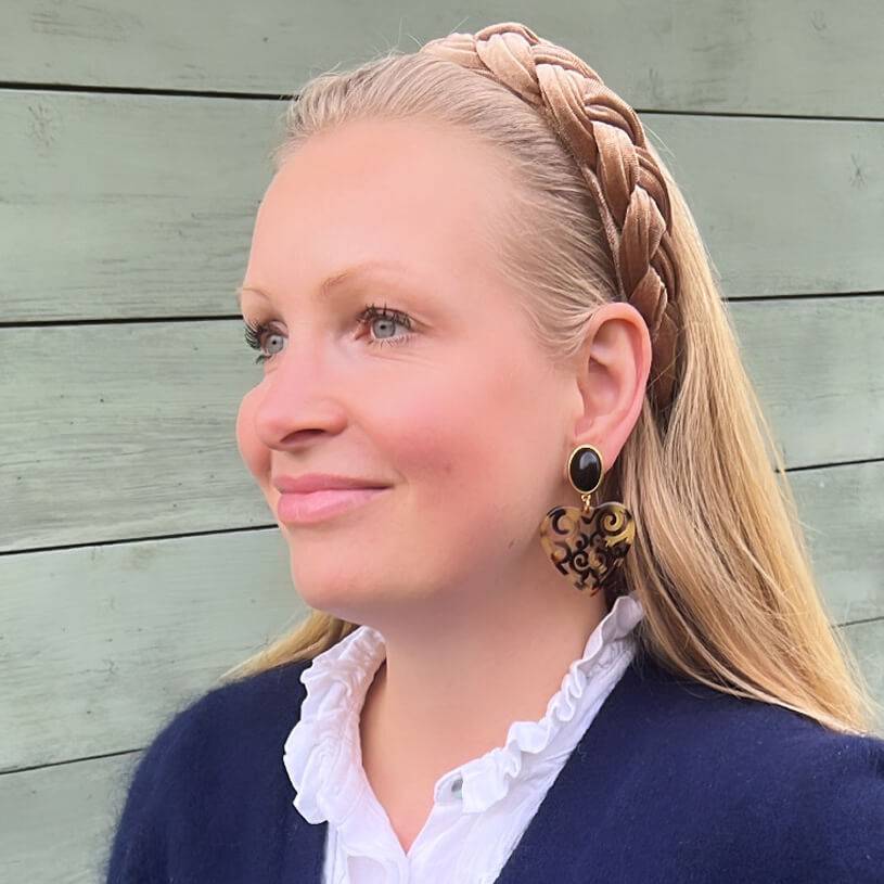 SchwesterSchwester Schöne Herz-Ohrringe mit schwarzen Ohrsteckern und Herz-Ornamenten in Schildpattfarben Begrenzte Freigabe
