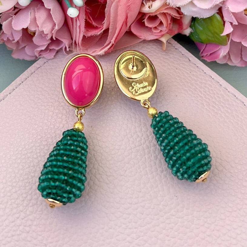 SchwesterSchwester Pinkfarbene Ohrstecker mit glitzerndem dunkelgrünen Tropfen von AmuseToi Letzte 2 Tage