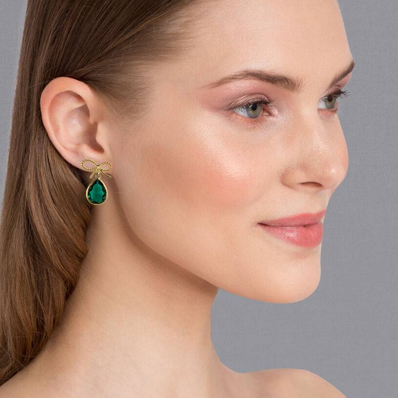 SchwesterSchwester Schleifchenstecker mit kleinem facettiertem Tropfen in Smaragdgrün von Janne von der Heide Sonderangebot der Fabrik