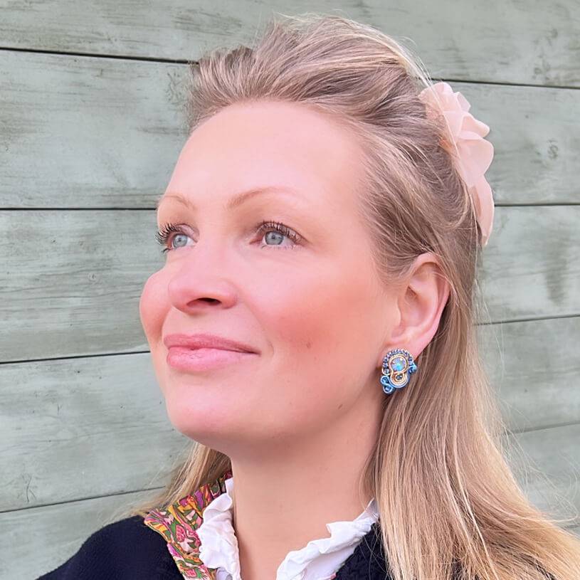 SchwesterSchwester Kleine Soutache-Ohrringe in Blautönen und Gold Begrenzt auf 3 Tage