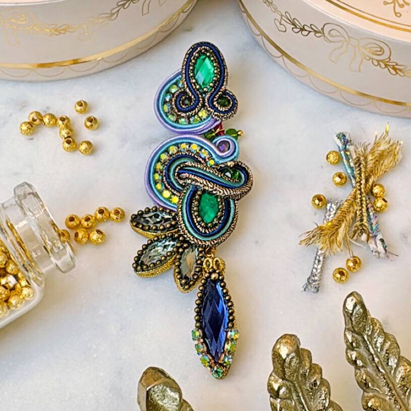 SchwesterSchwester Vorbestellbar - Raffinierte Soutache-Ohrstecker in Blautönen Bestseller