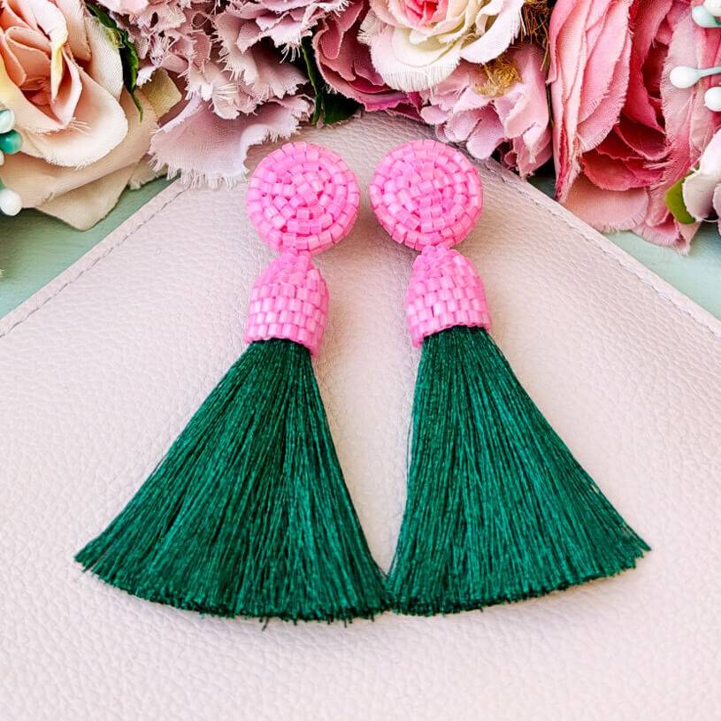 SchwesterSchwester Extravagante Perlen-Quastenohrringe in Rosa und Dunkelgrün Wochenangebot