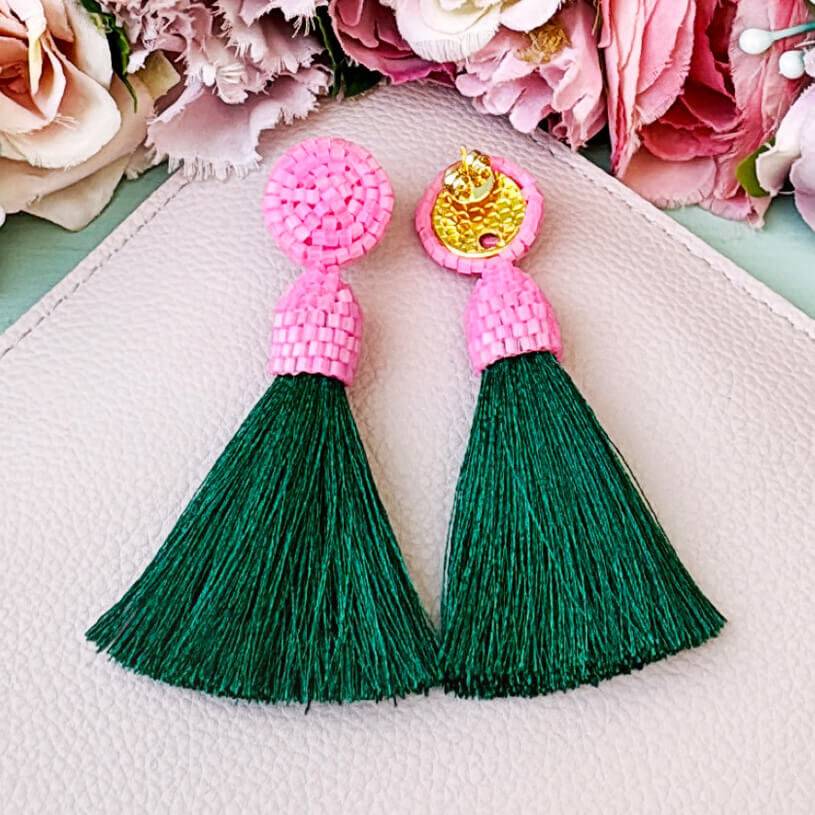 SchwesterSchwester Extravagante Perlen-Quastenohrringe in Rosa und Dunkelgrün Wochenangebot
