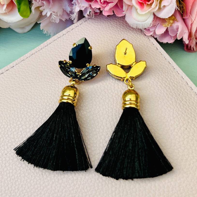 SchwesterSchwester Glitzernde Ohrstecker in Schwarz mit edler Quaste von AmuseToi Saisonschlussverkauf
