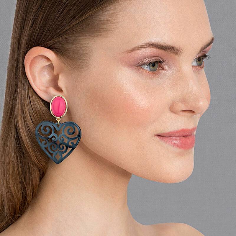 SchwesterSchwester Schöne Herz-Ohrringe mit pinken Ohrsteckern und Herz-Ornamenten in Dunkelblau von AmuseToi Osterangebot