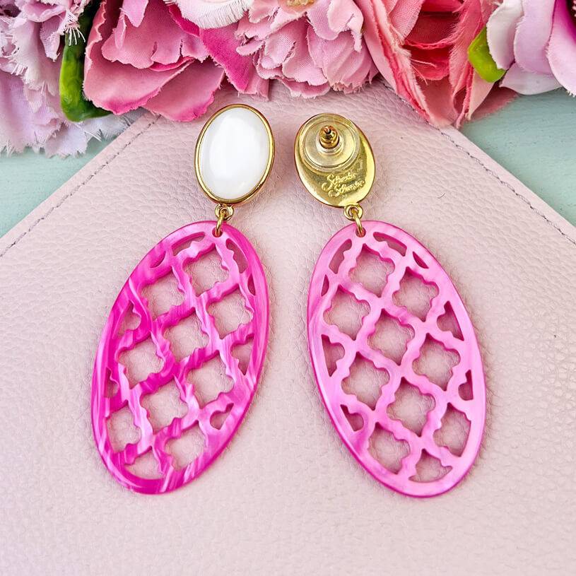 SchwesterSchwester Vergoldete Ohrstecker in wunderschönem Perlmutt mit Oval in Pink im Marrakesch-Stil Top Angebot