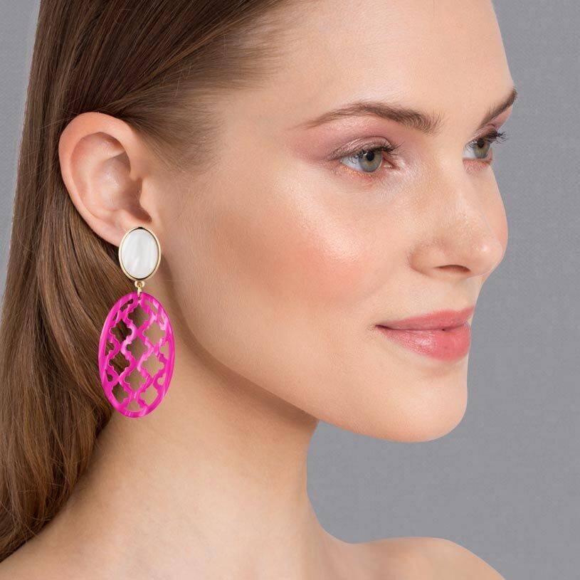 SchwesterSchwester Vergoldete Ohrstecker in wunderschönem Perlmutt mit Oval in Pink im Marrakesch-Stil Top Angebot