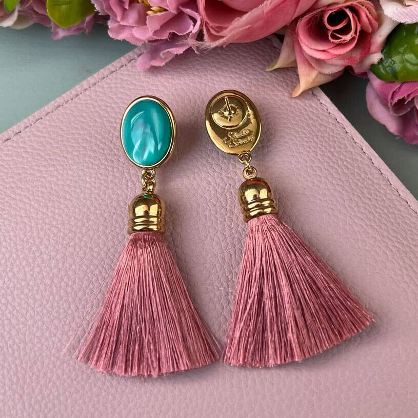 SchwesterSchwester Quasten Ohrringe als Ohrstecker in Türkis mit Quaste in Rosa von AmuseToi Exklusive Angebote