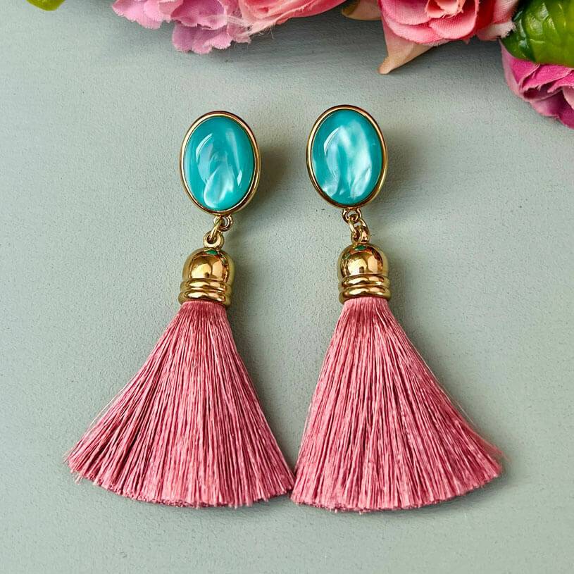 SchwesterSchwester Quasten Ohrringe als Ohrstecker in Türkis mit Quaste in Rosa von AmuseToi Exklusive Angebote