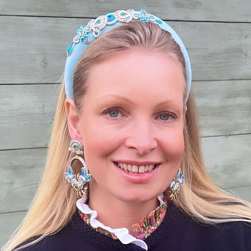 SchwesterSchwester Filigrane Soutache-Ohrringe in zarten Hellblautönen mit Gold Bis zu 60% Rabatt