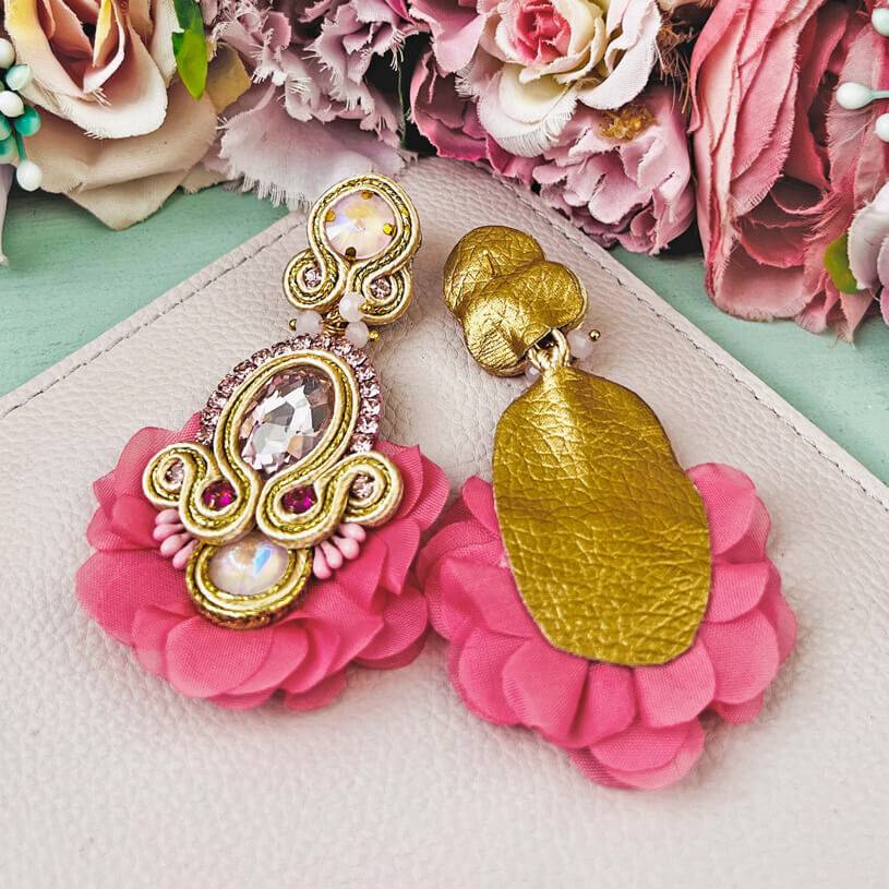 SchwesterSchwester Außergewöhnliche Soutache-Ohrringe in zarten Rosatönen Bis zu 65% Rabatt