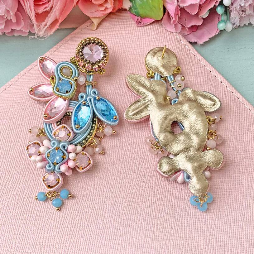SchwesterSchwester Große Soutache-Ohrringe in Zartrosa und Zartblau Nur für heute