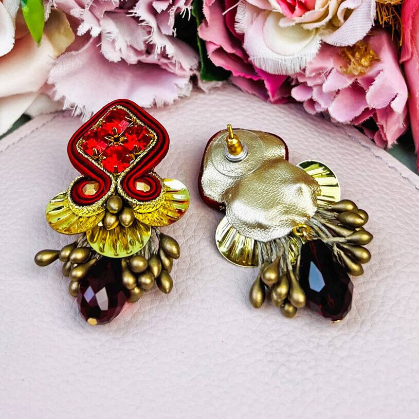 SchwesterSchwester Schöne festliche Soutache-Ohrringe in Rot und Gold mit dunkelrotem Tropfen Begrenzt auf 3 Tage