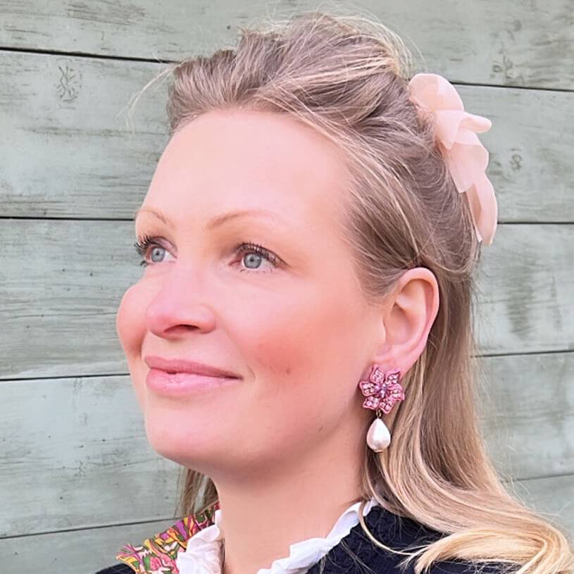 SchwesterSchwester Süße Blumen-Soutache-Ohrringe in Puderrosa mit kleinen Baumwolltropfen Neueste Mode