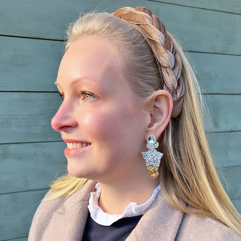 SchwesterSchwester Besondere Schneekristall-Soutache-Ohrringe in Weiß Exklusive Angebote
