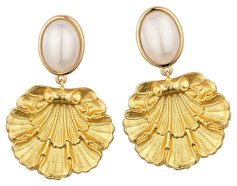 SchwesterSchwester Vergoldete Ohrstecker in Perlmuttfarben mit goldenem Muschelornament von AmuseToi Neuheiten