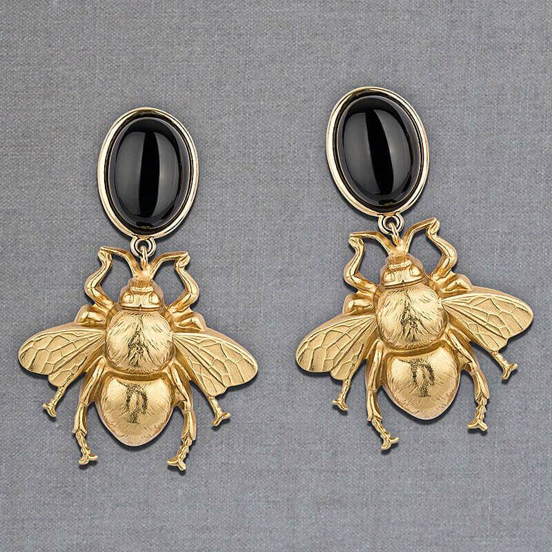 SchwesterSchwester Schwarzer Ohrstecker mit vergoldeter Hummel von AmuseToi Bestseller