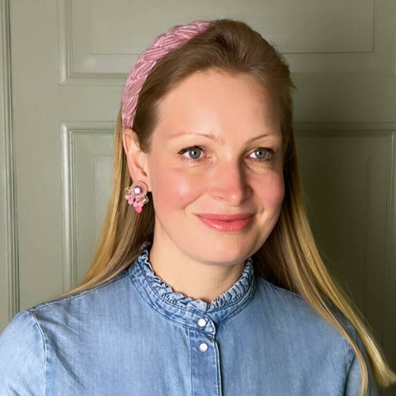 SchwesterSchwester Wunderschöne kleine Soutache Ohrstecker in Gold und Rosa Letzter Tag