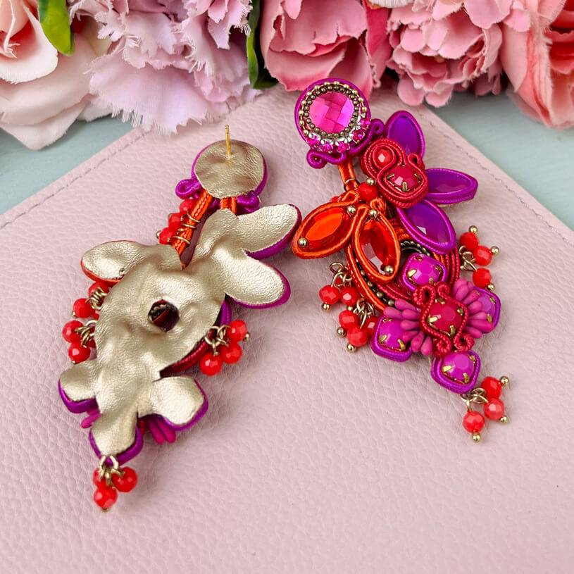SchwesterSchwester Große Soutache-Ohrringe in Pink, Orange und Violett Black Friday Preise