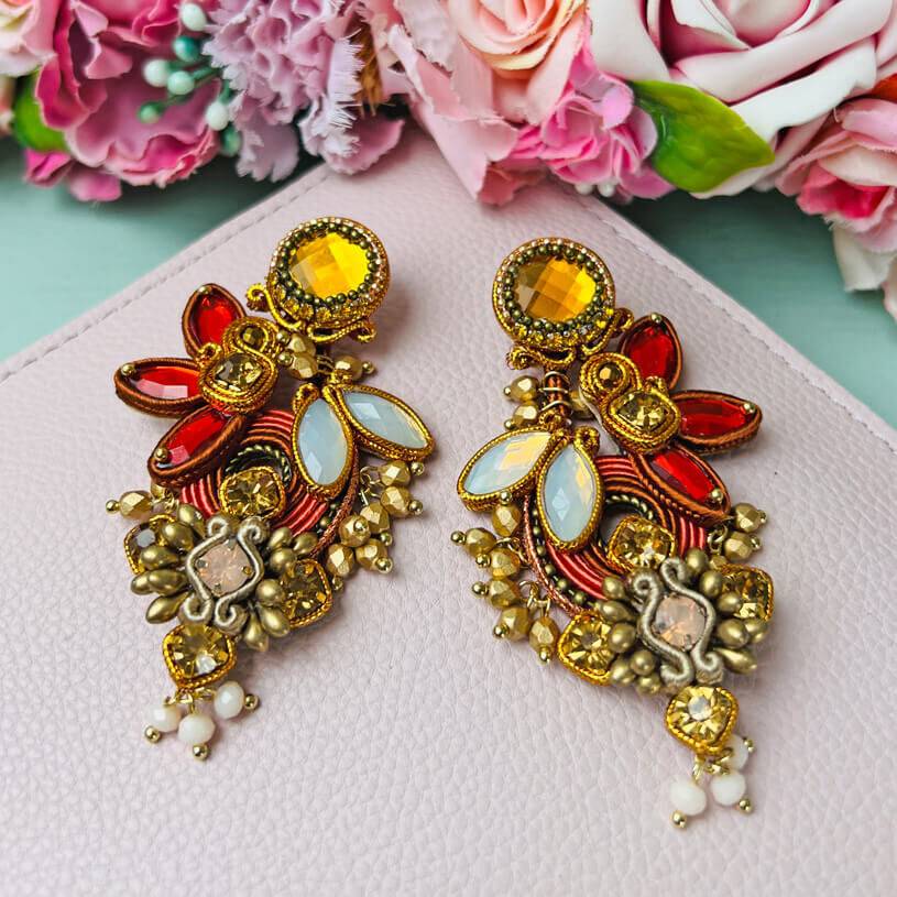 SchwesterSchwester Große Soutache-Ohrringe in Gold, Champagner und Braun Auslauf