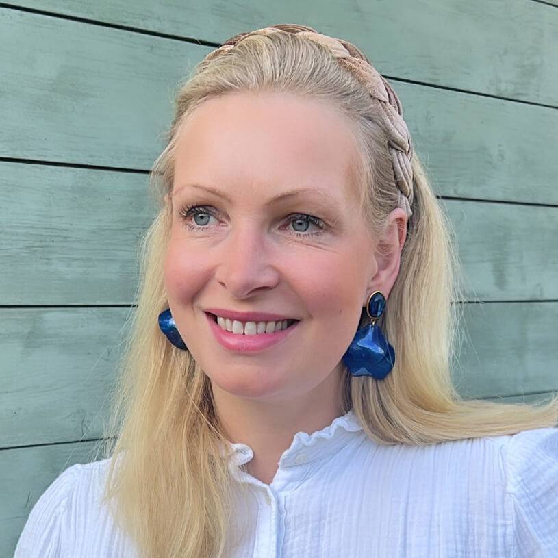 SchwesterSchwester Dunkelblaue Ohrringe mit Blütenblättern Rabatt