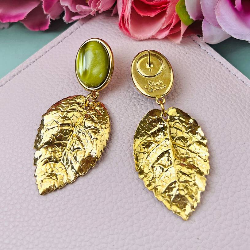 SchwesterSchwester Senfgelber Ohrstecker mit großem goldenen Blatt von AmuseToi Begrenztes Angebot