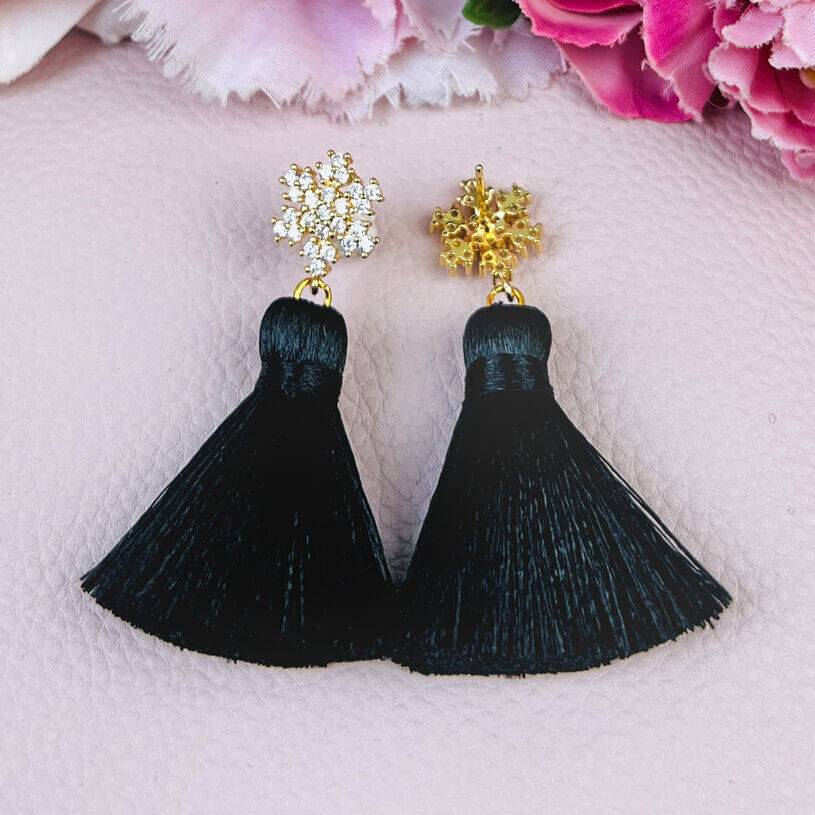 SchwesterSchwester Funkelnder Schneeflocken-Ohrstecker mit Steinen und schwarzer Quaste Black Friday