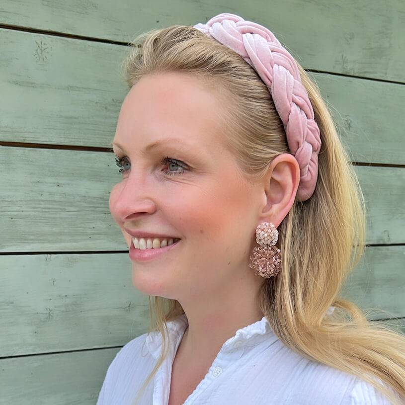 SchwesterSchwester Designer Perlen-Ohrringe aus zwei Blüten in Weiß und Nude Riesige Ersparnisse