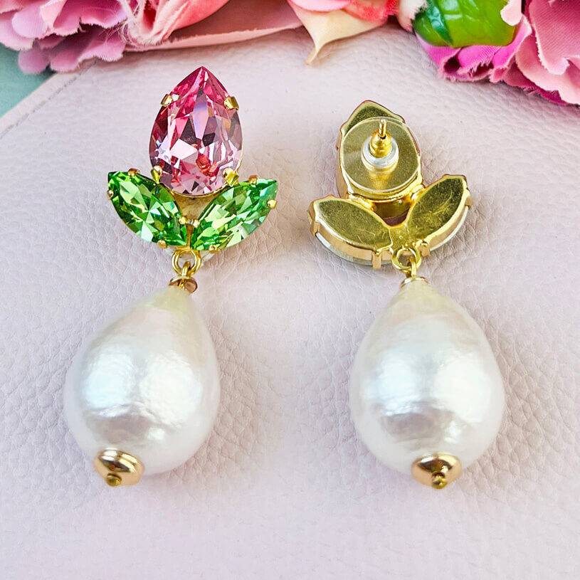 SchwesterSchwester Funkelnde Ohrstecker in Rosa und Grün mit federleichten Baumwolltropfen Super Sparpreis