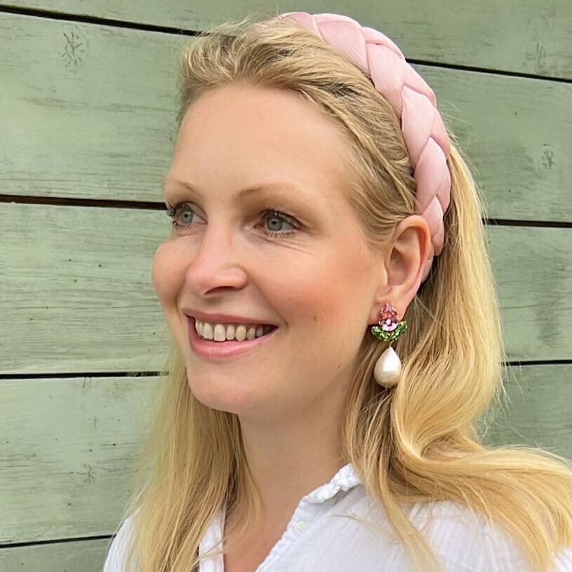 SchwesterSchwester Funkelnde Ohrstecker in Rosa und Grün mit federleichten Baumwolltropfen Super Sparpreis