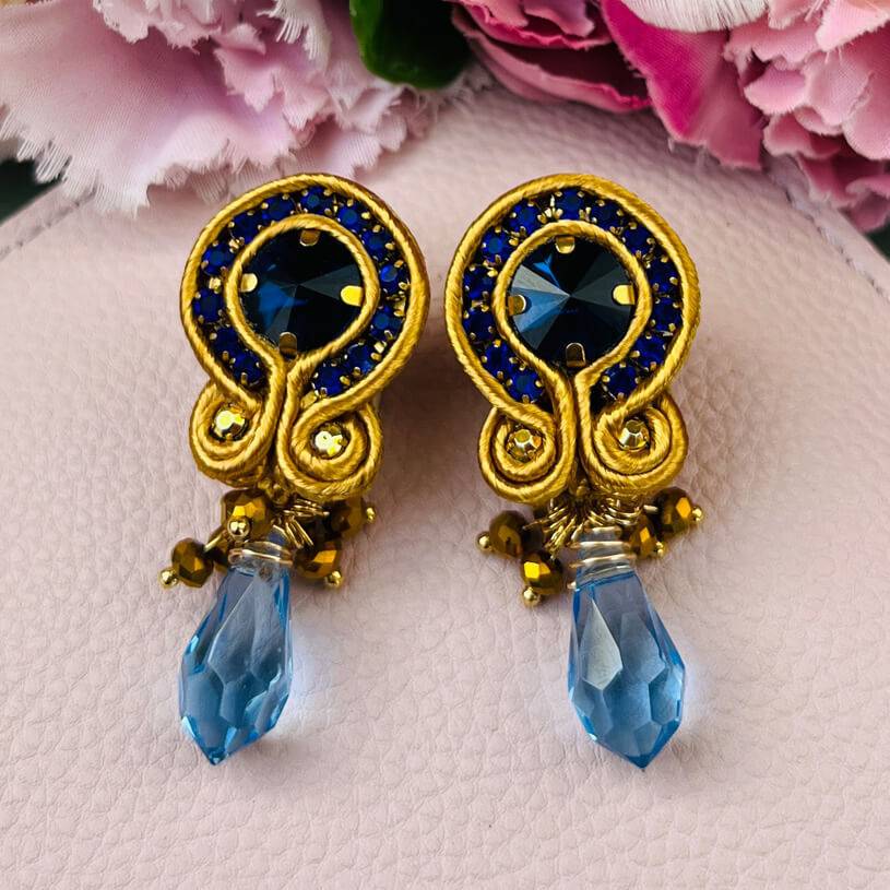 SchwesterSchwester Hübsche Soutache-Ohrstecker mit blauen Kristallen und Tropfen Letzter Tag